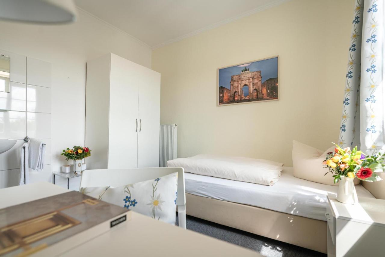 Hotel-Pension Am Siegestor ميونيخ المظهر الخارجي الصورة