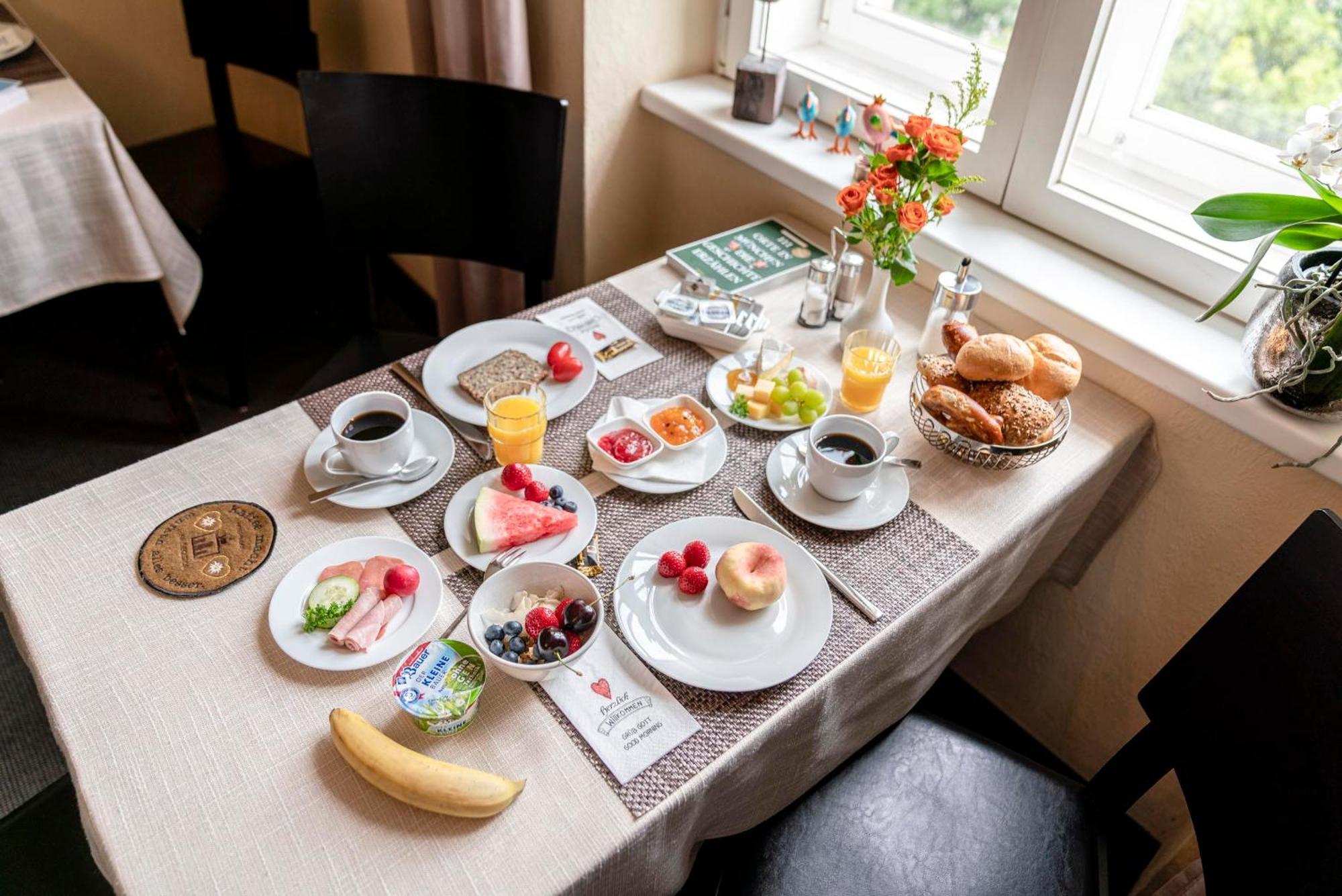 Hotel-Pension Am Siegestor ميونيخ المظهر الخارجي الصورة
