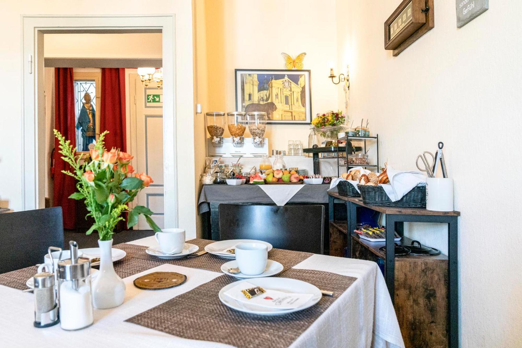 Hotel-Pension Am Siegestor ميونيخ المظهر الخارجي الصورة