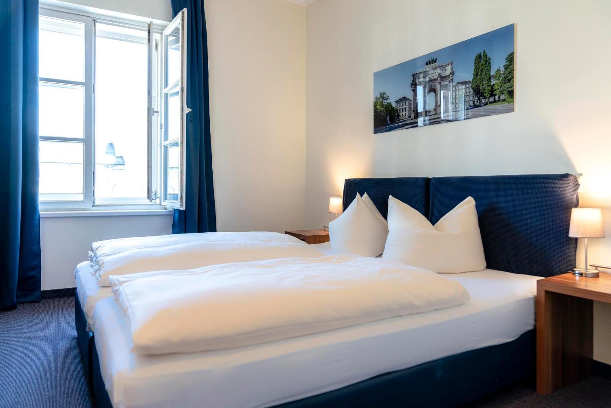 Hotel-Pension Am Siegestor ميونيخ المظهر الخارجي الصورة