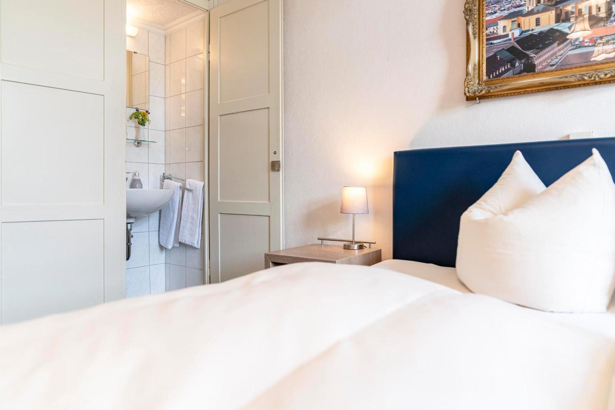 Hotel-Pension Am Siegestor ميونيخ المظهر الخارجي الصورة