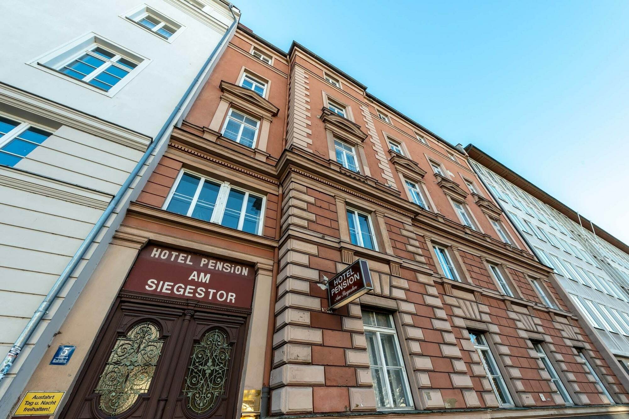 Hotel-Pension Am Siegestor ميونيخ المظهر الخارجي الصورة